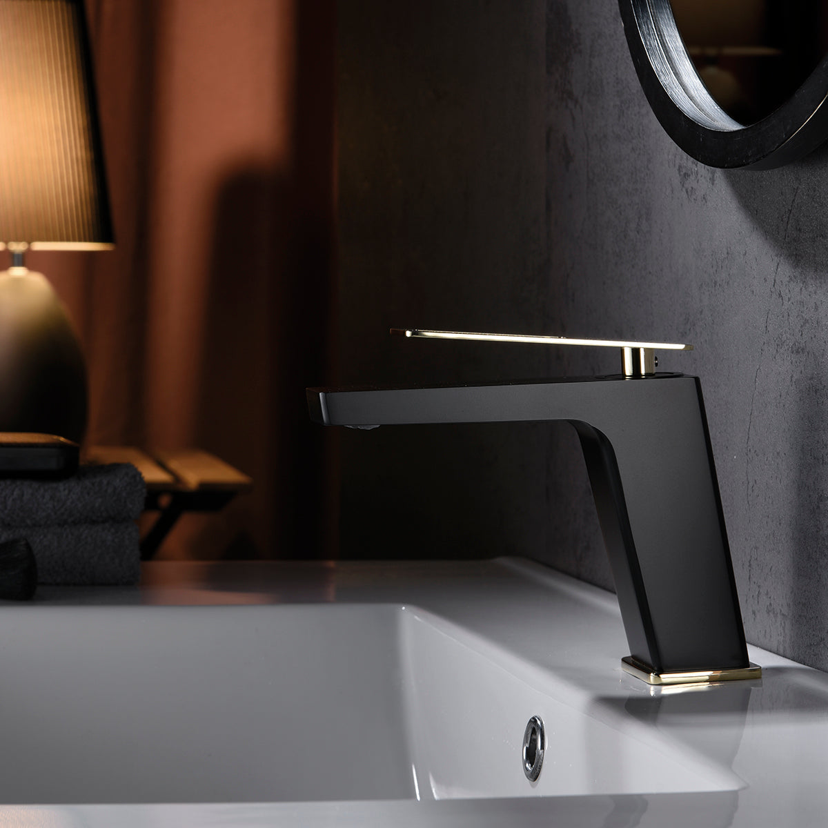 Mitigeur lavabo IMEX Suecia Noir Or en ambiance