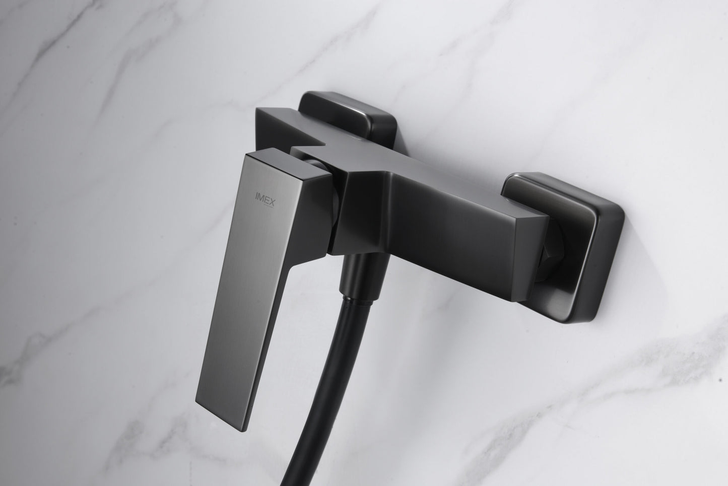 Détail mitigeur douche IMEX Art Black Gun Metal