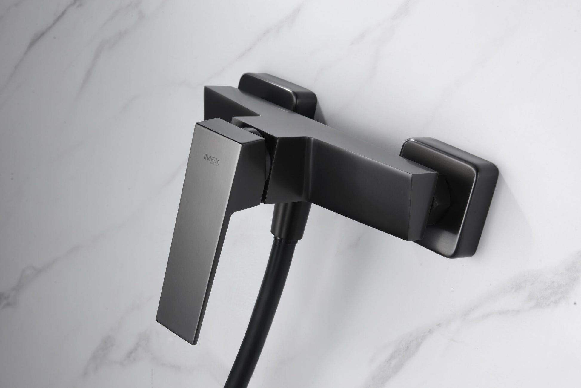 Détail mitigeur douche IMEX Art Black Gun Metal