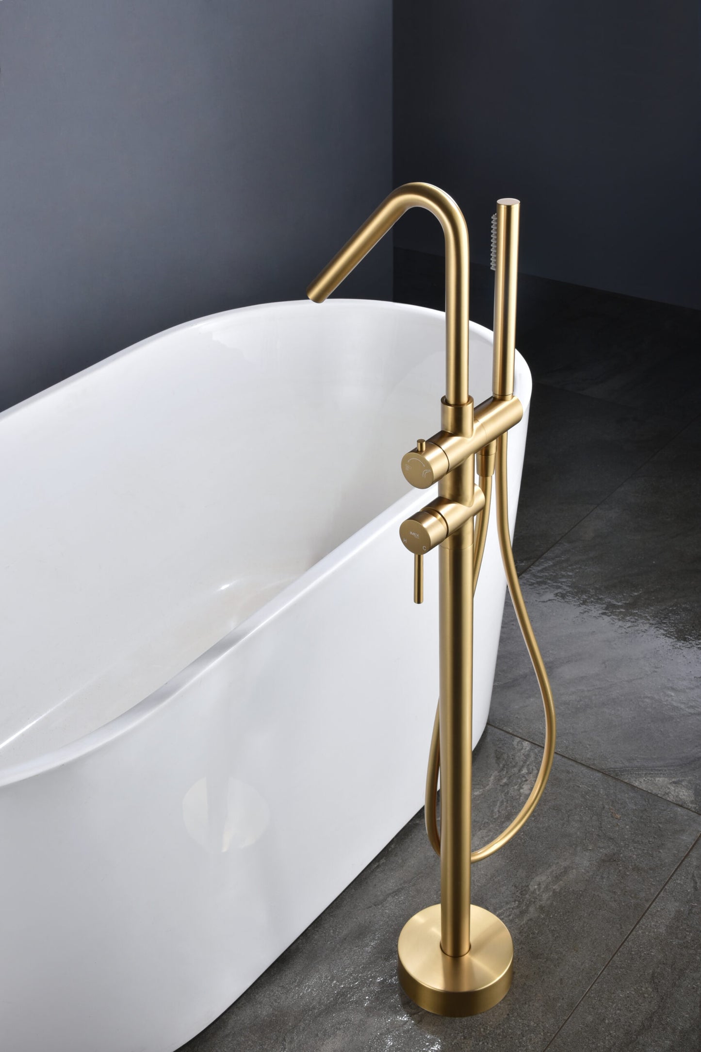 Mitigeur baignoire îlot IMEX Córcega Or brossé - détail ambiance