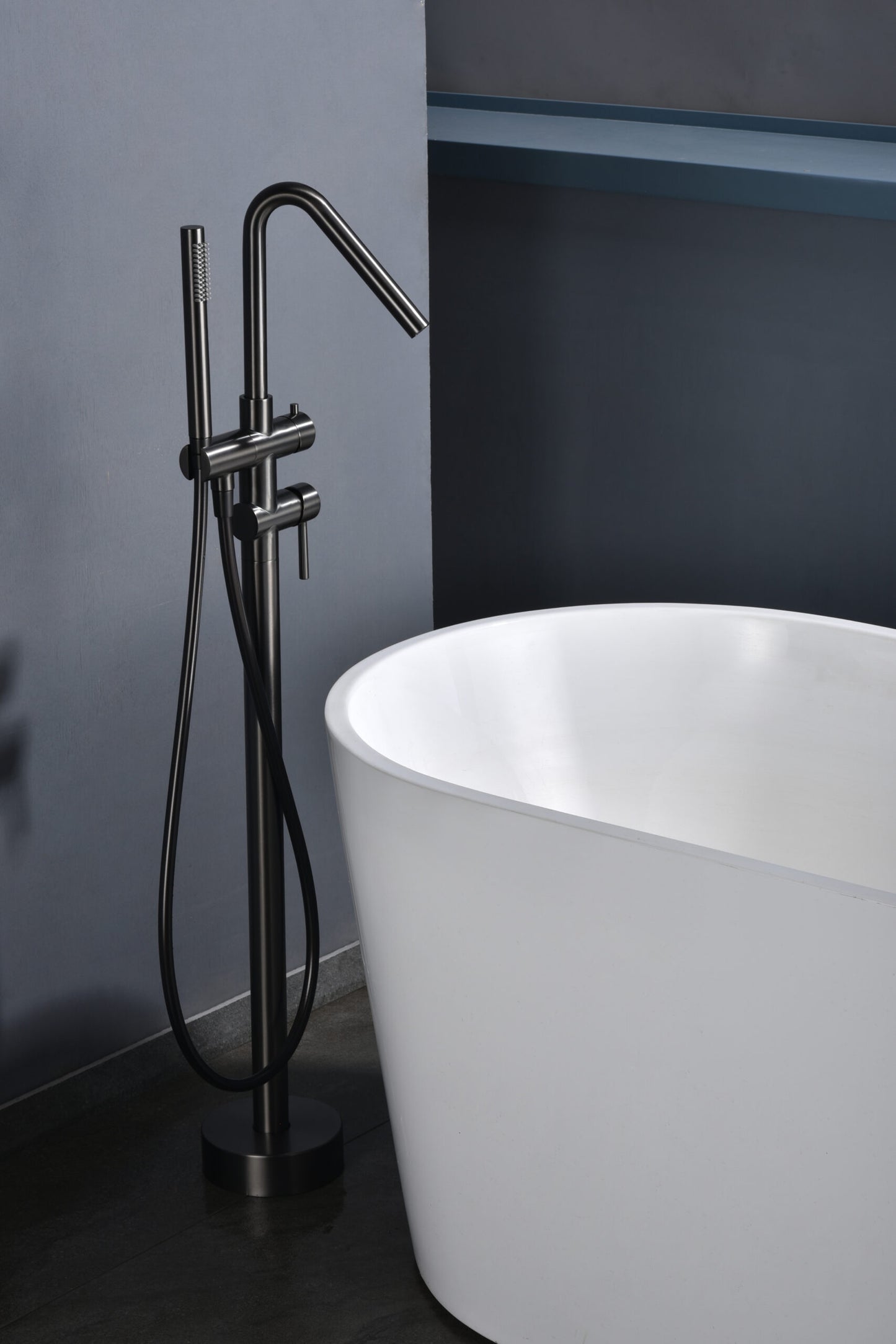 Mitigeur baignoire îlot IMEX Córcega Black Gun Metal - ambiance salle de bain