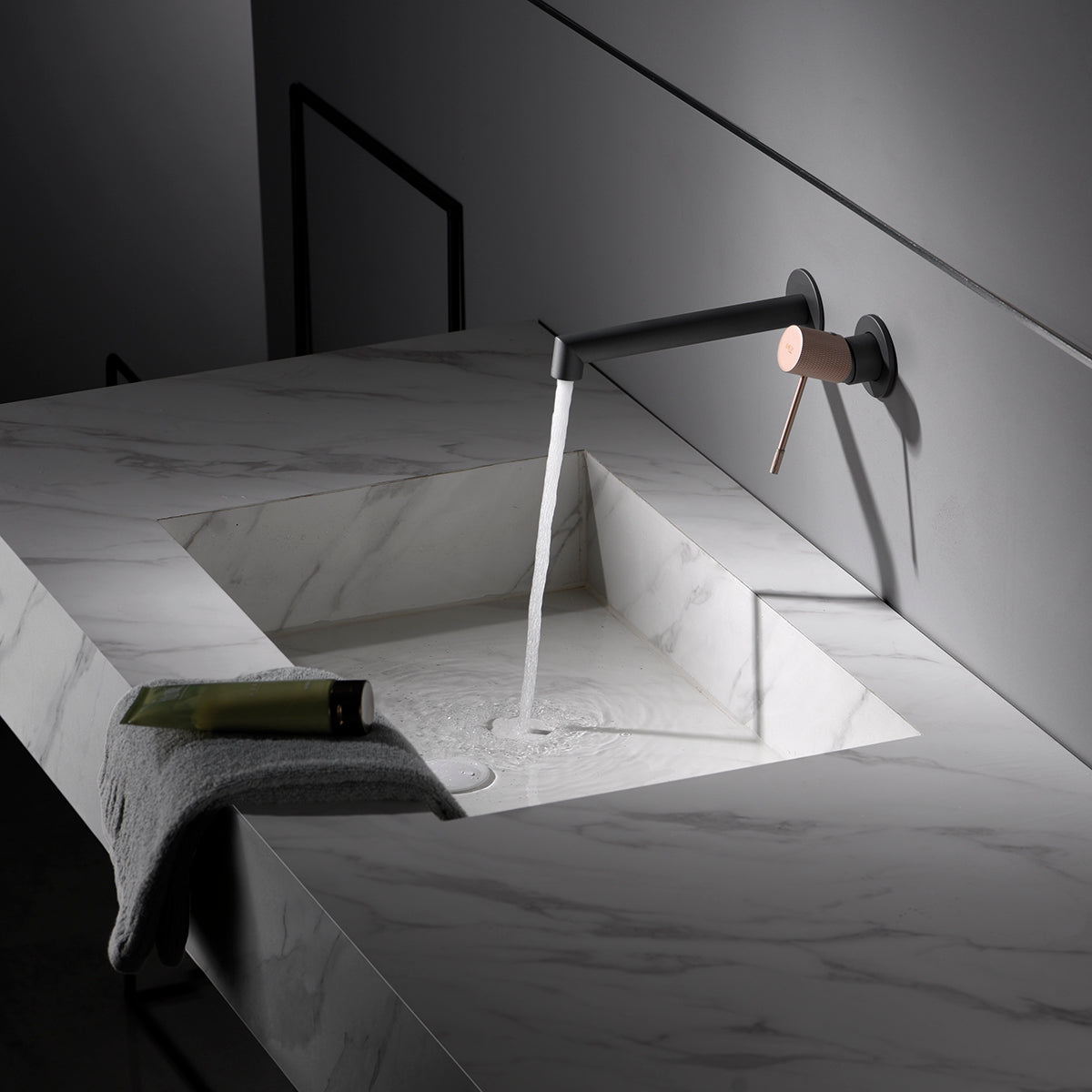 Photo ambiance mitigeur lavabo encastré IMEX Line Gris mat Champagne