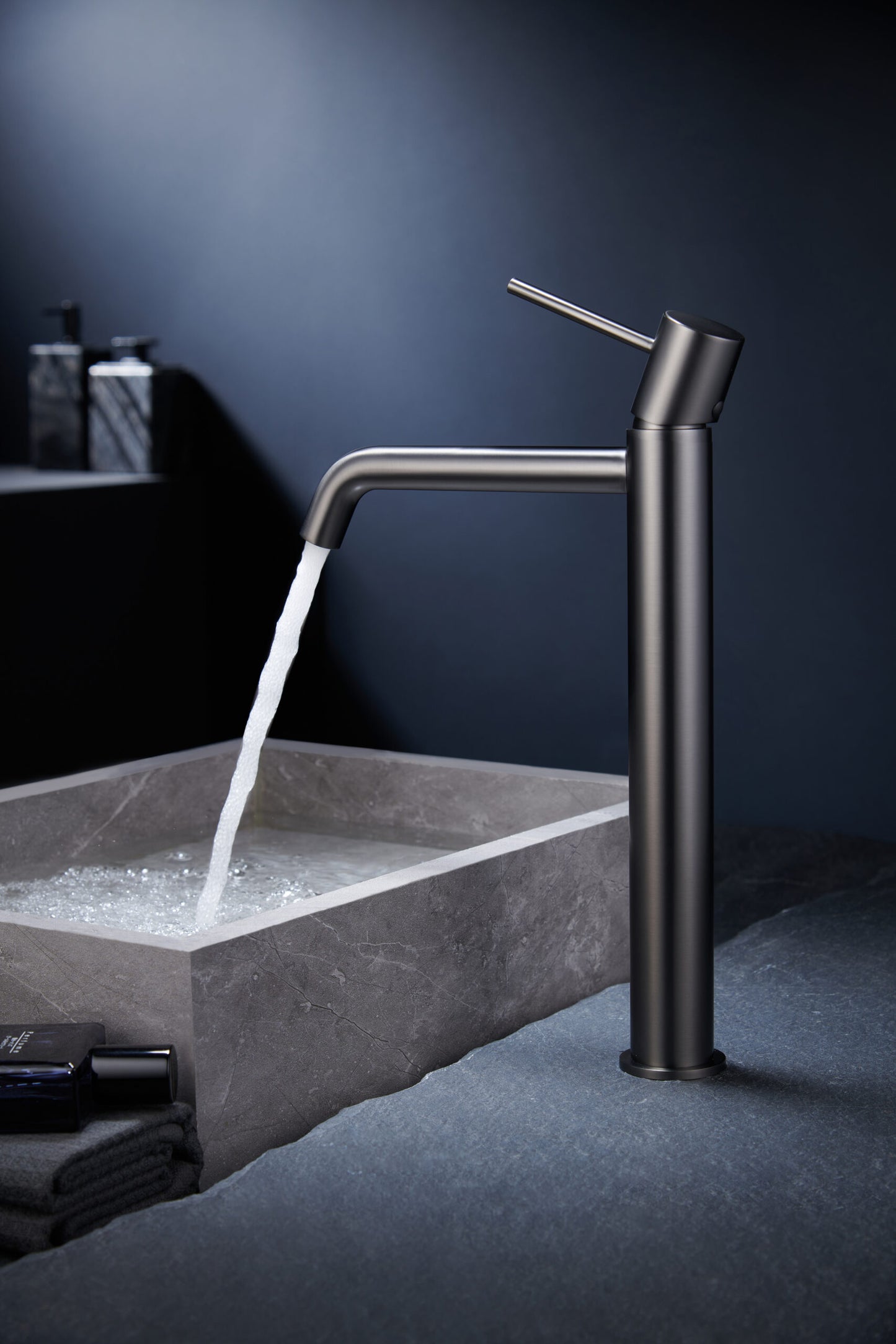 Photo détail mitigeur lavabo haut IMEX Monza Black Gun Metal