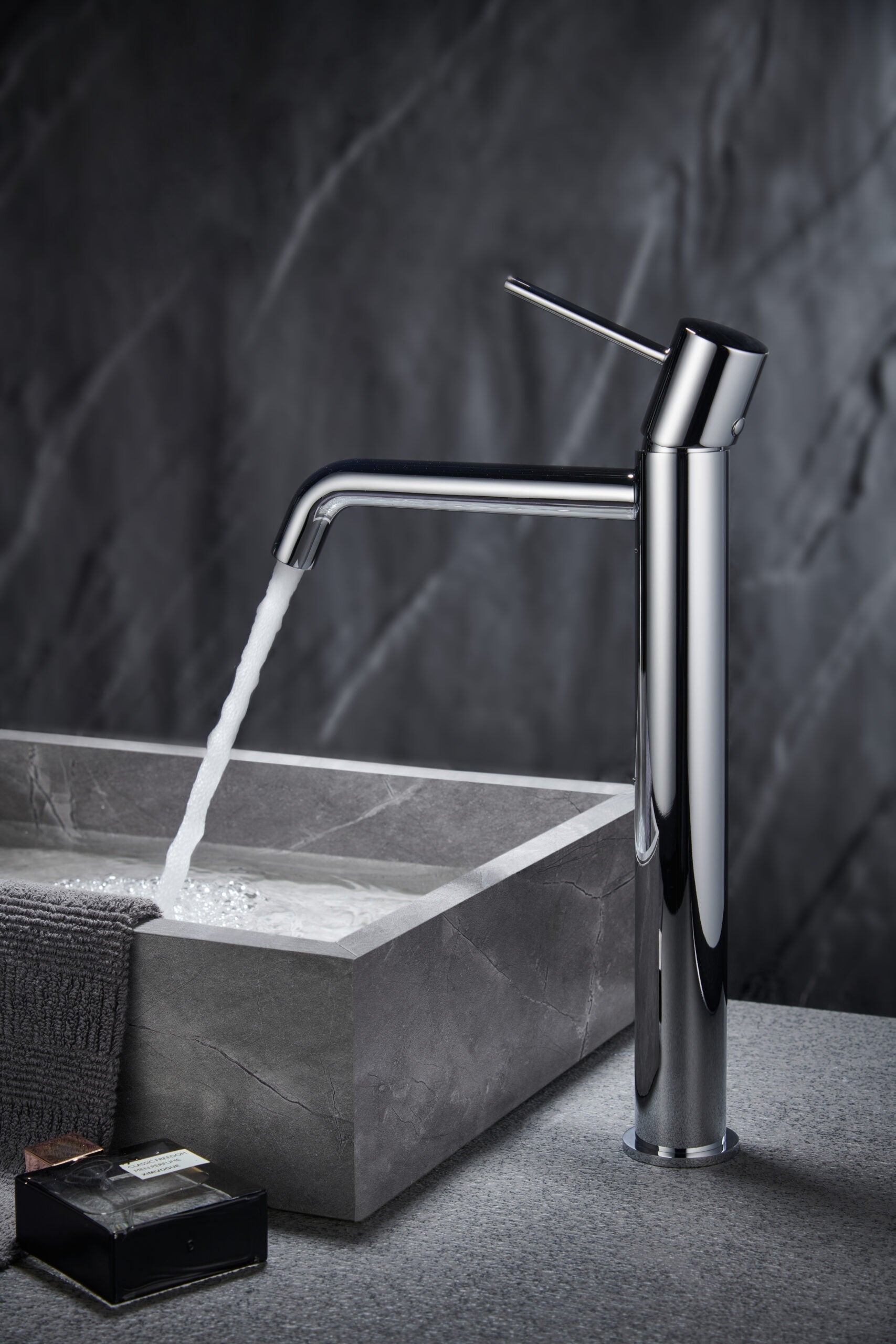 Photo d’ambiance mitigeur lavabo haut IMEX Monza Chrome
