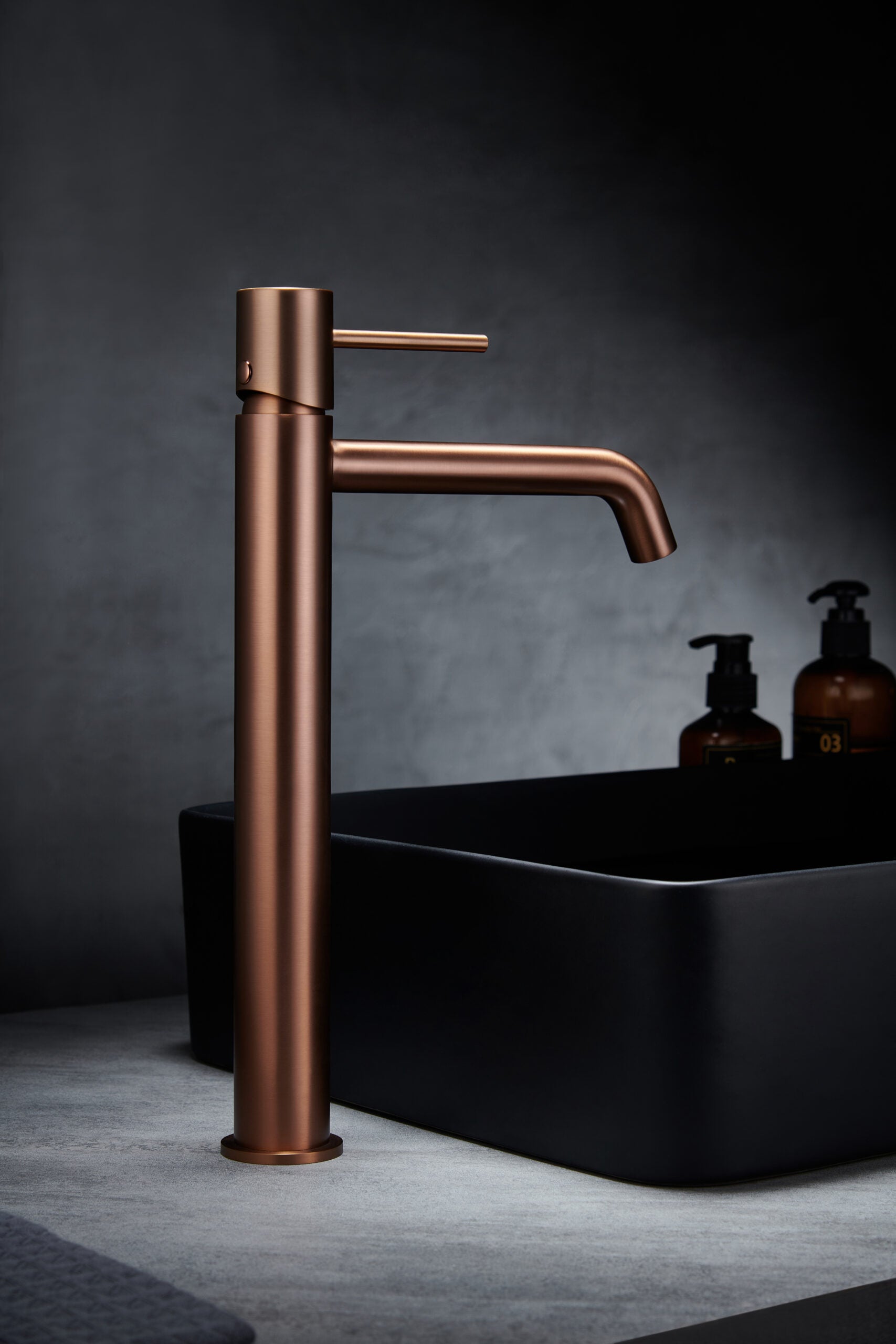 Photo d’ambiance mitigeur lavabo haut IMEX Monza Or rose brossé