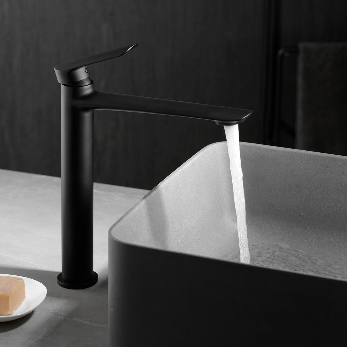 Photo ambiance mitigeur lavabo haut IMEX Ural Noir mat